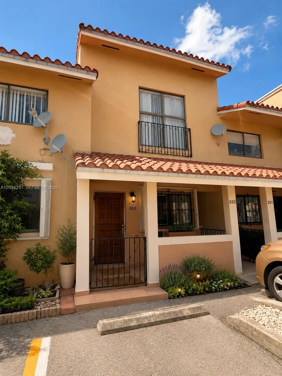 2775 W 61st St #102 Hialeah, FL 33016