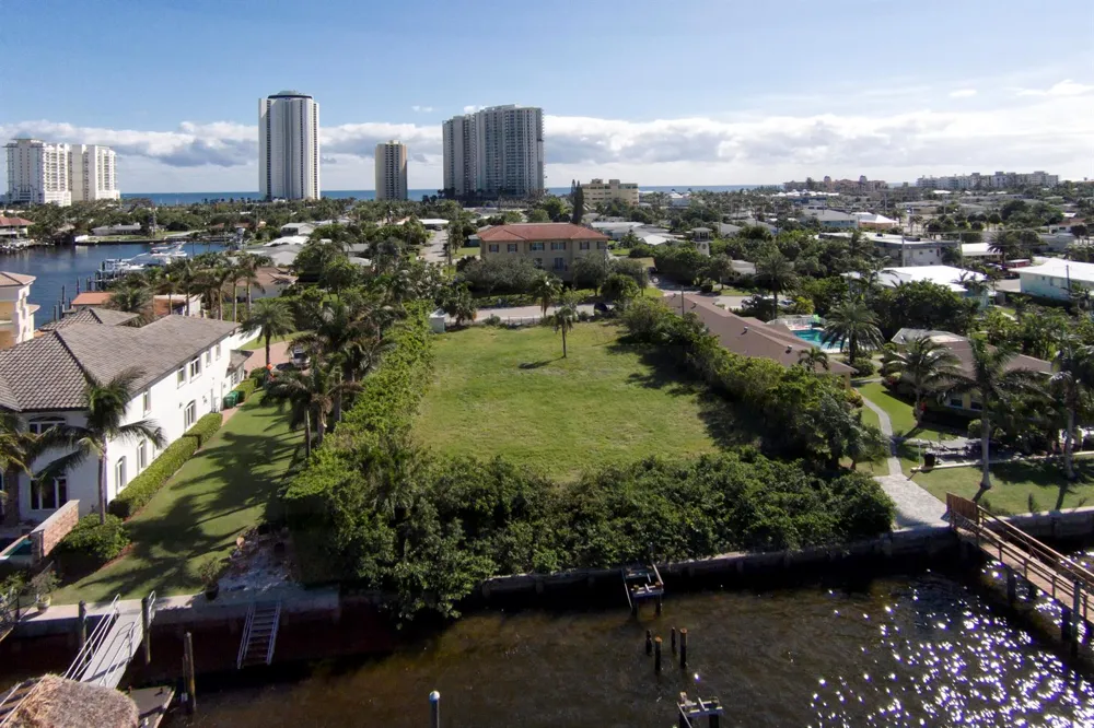 2715 Lake Drive Riviera Beach, FL 33404