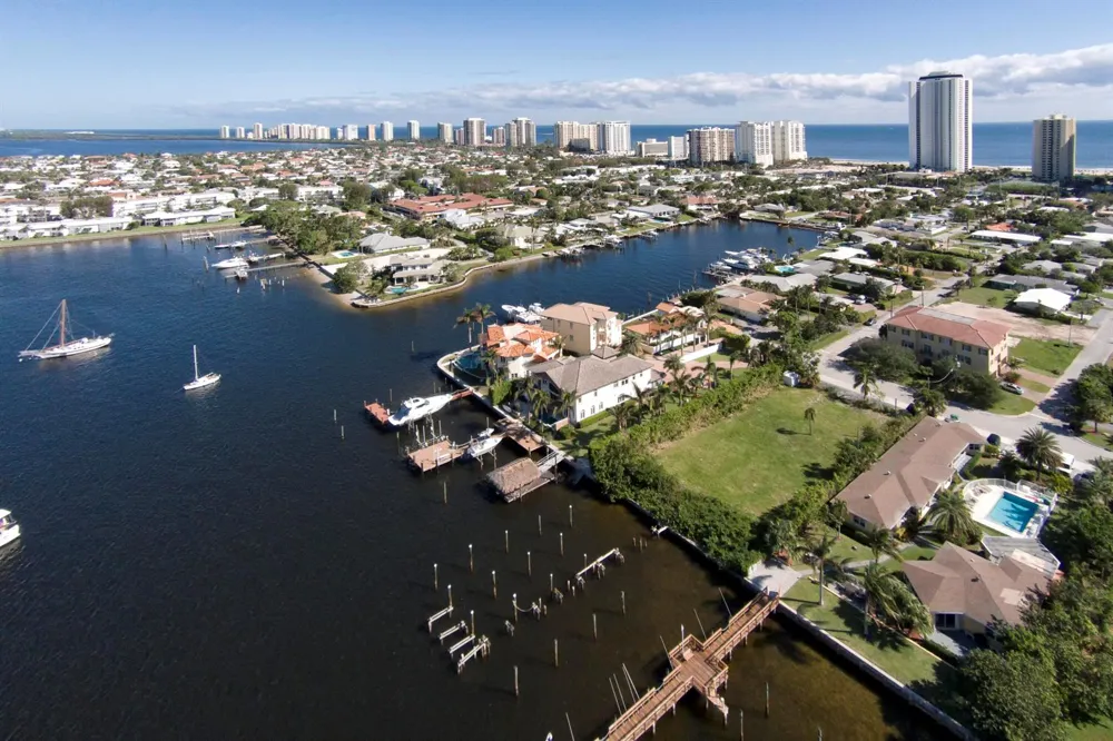 2715 Lake Drive Riviera Beach, FL 33404