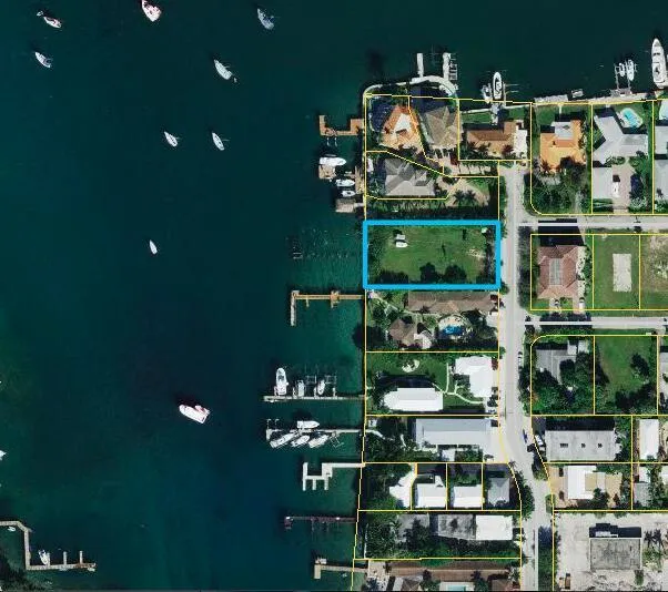 2715 Lake Drive Riviera Beach, FL 33404