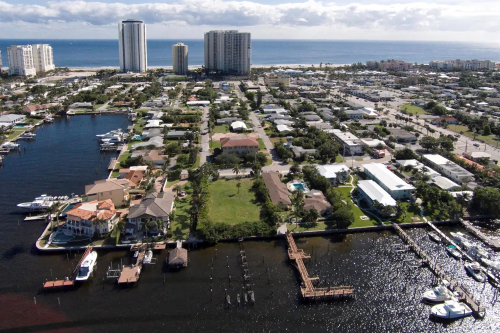 2715 Lake Drive Riviera Beach, FL 33404