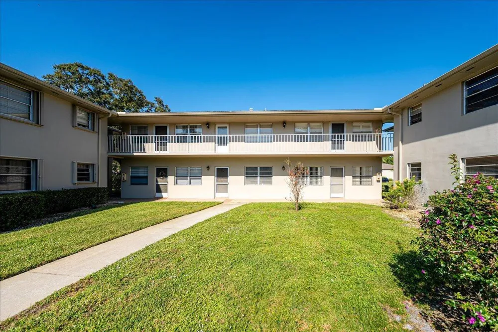 28 Lake Vista Trail #105 Port St. Lucie, FL 34952