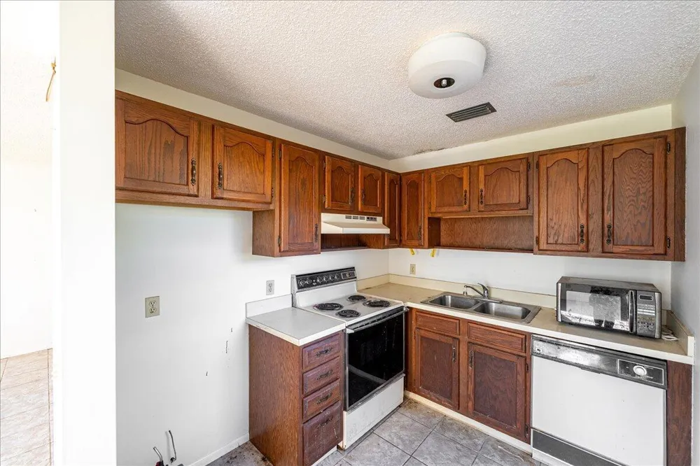 28 Lake Vista Trail #105 Port St. Lucie, FL 34952