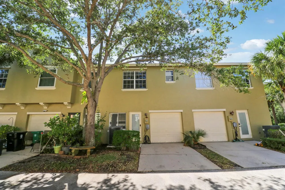 2122 SE Grand Drive Port St. Lucie, FL 34952