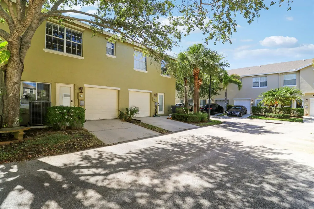 2122 SE Grand Drive Port St. Lucie, FL 34952