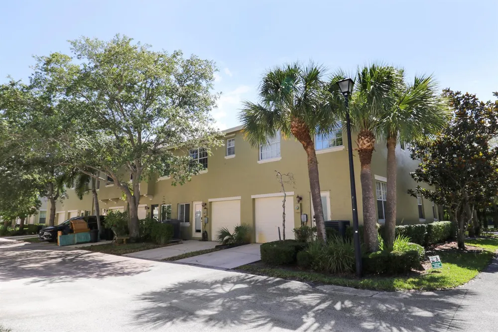 2122 SE Grand Drive Port St. Lucie, FL 34952