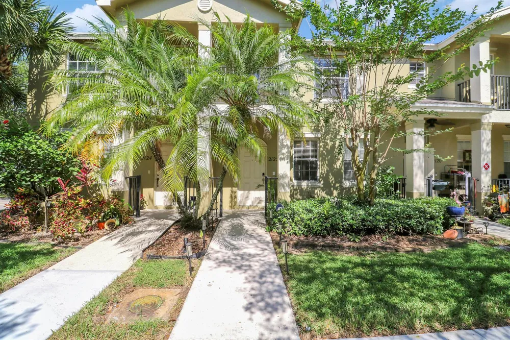 2122 SE Grand Drive Port St. Lucie, FL 34952