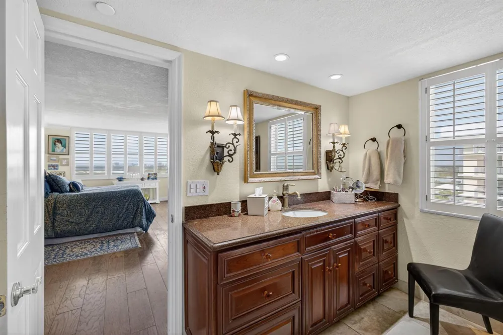 500 Ocean Drive #E-11b Juno Beach, FL 33408