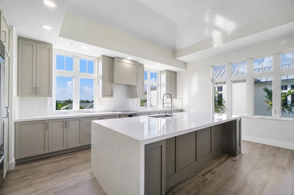 184 Lake Drive #5302 Palm Beach Shores, FL 33404
