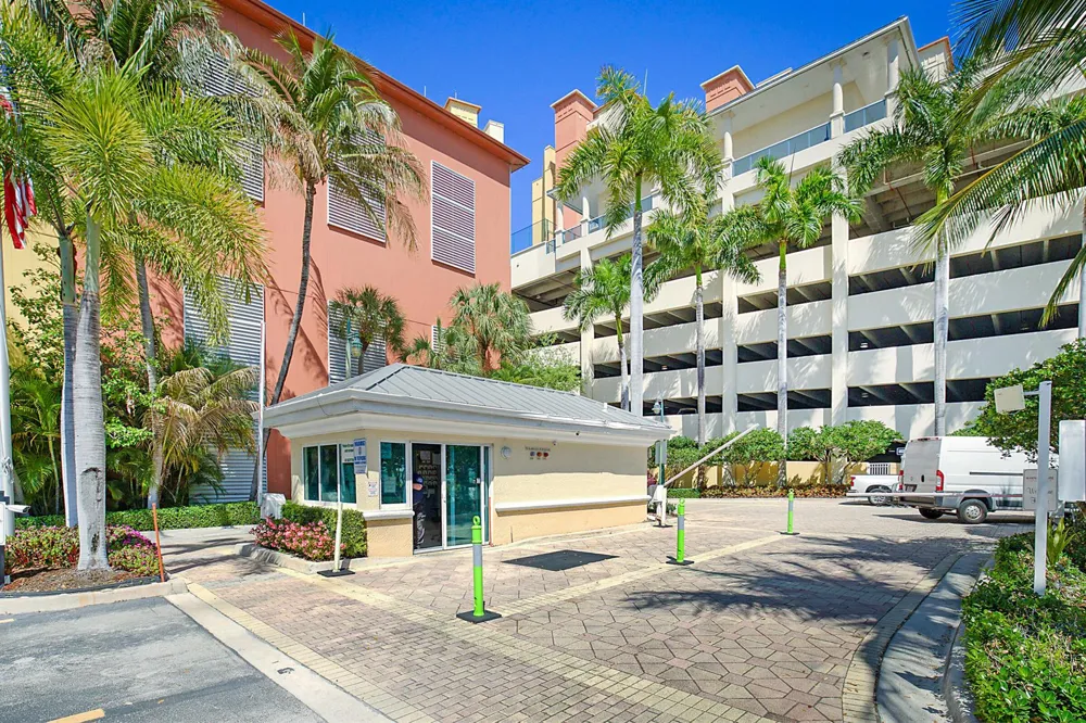 2640 Lake Shore Drive #1416 Riviera Beach, FL 33404