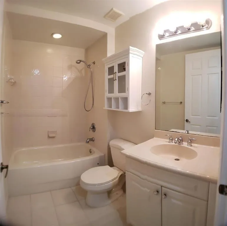 8207 NW 128th Lane #18-b Parkland, FL 33076
