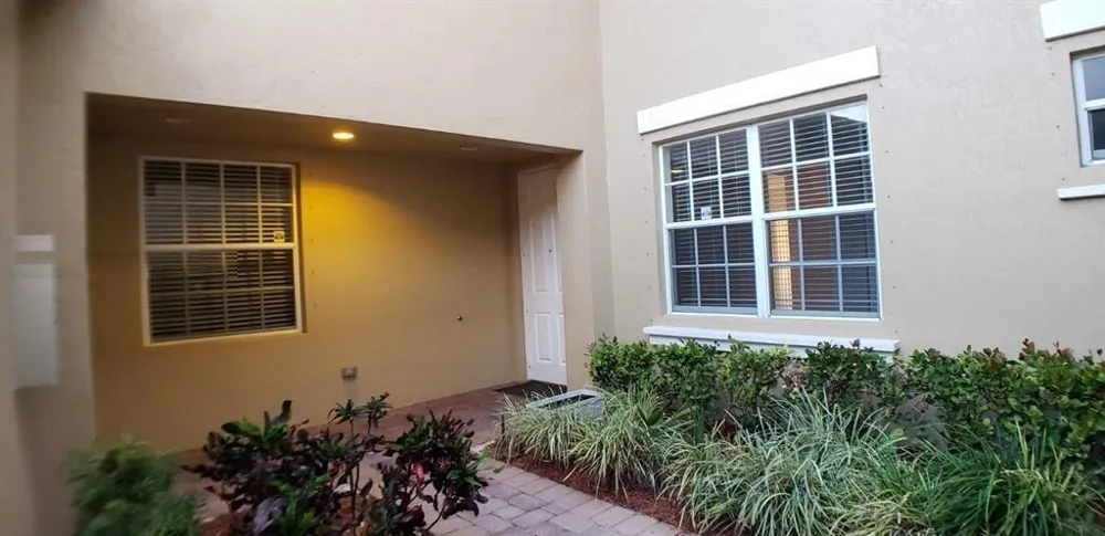 8207 NW 128th Lane #18-b Parkland, FL 33076
