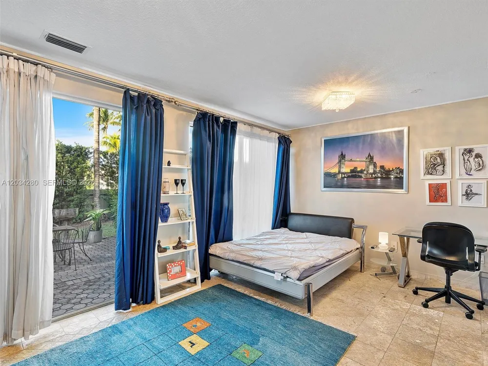 21399 Marina Cove Cir #M12 Aventura, FL 33180