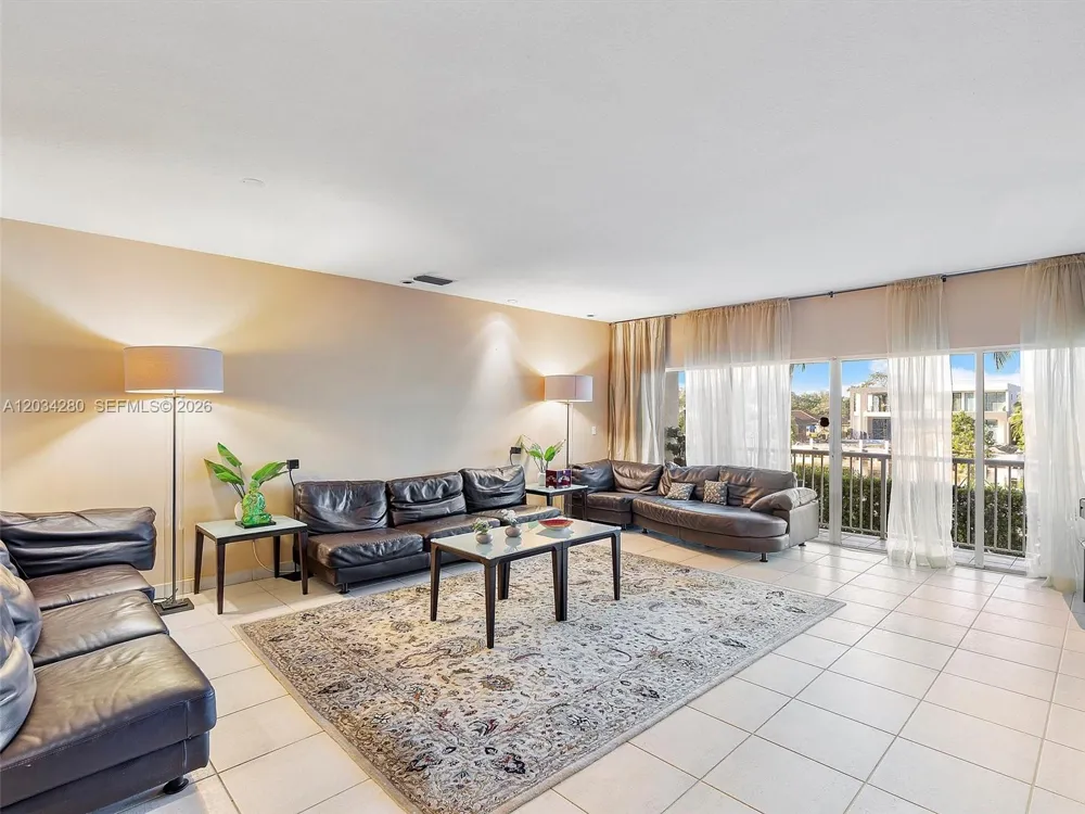 21399 Marina Cove Cir #M12 Aventura, FL 33180