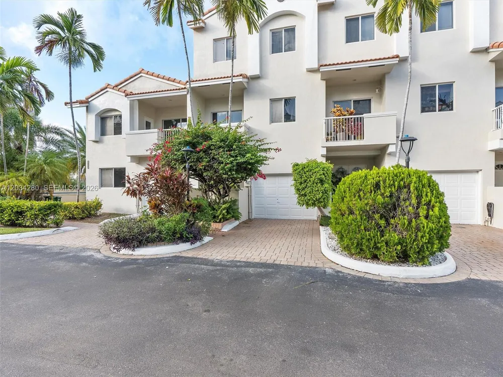 21399 Marina Cove Cir #M12 Aventura, FL 33180