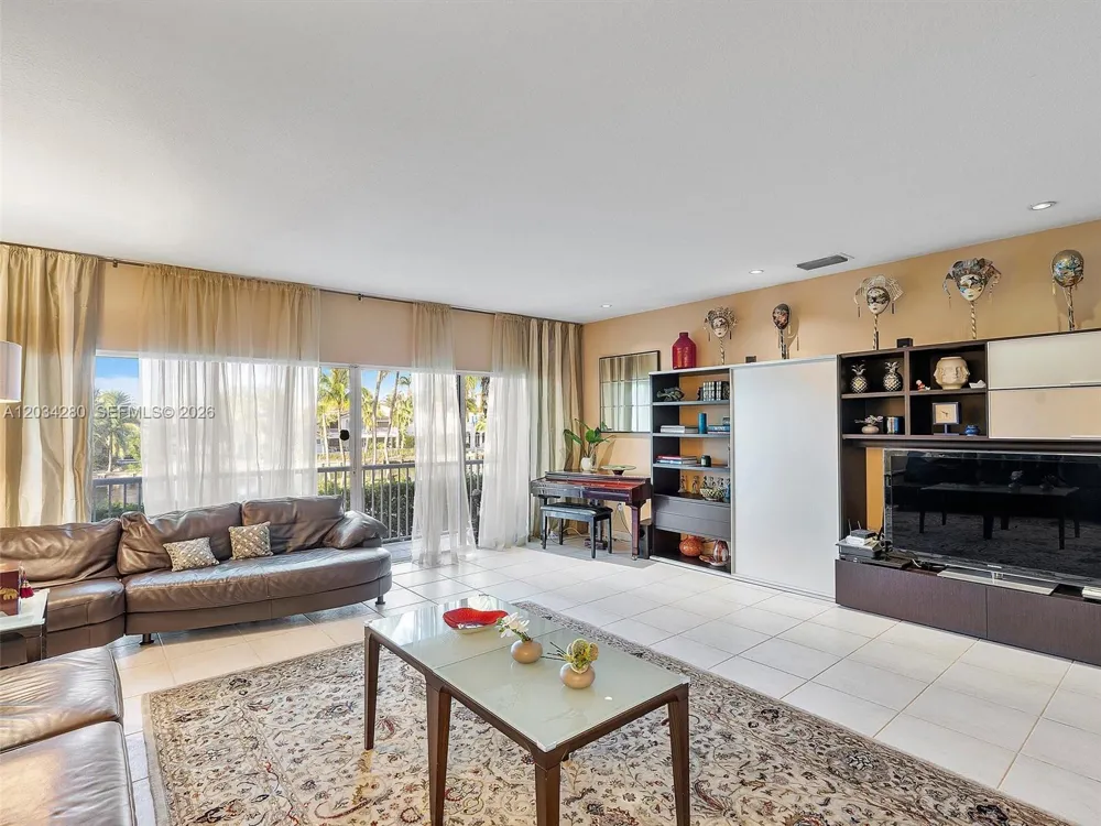 21399 Marina Cove Cir #M12 Aventura, FL 33180