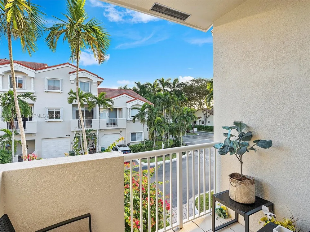 21399 Marina Cove Cir #M12 Aventura, FL 33180