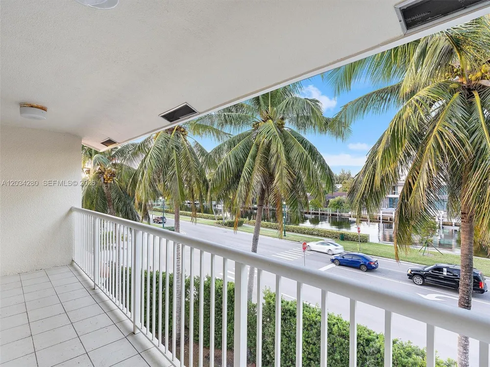 21399 Marina Cove Cir #M12 Aventura, FL 33180