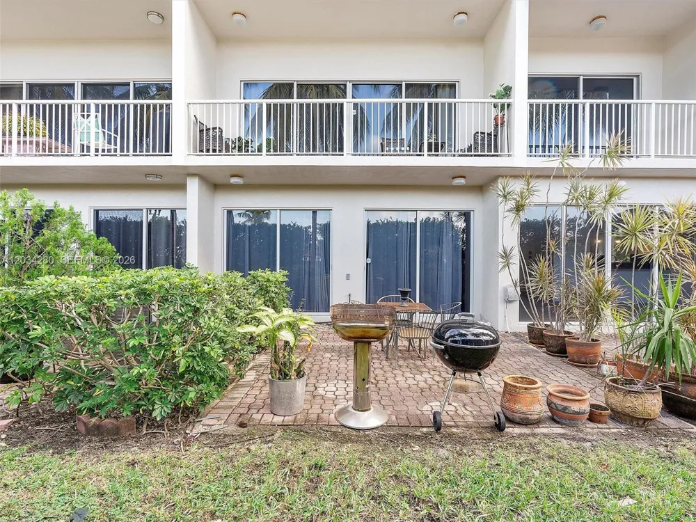 21399 Marina Cove Cir #M12 Aventura, FL 33180