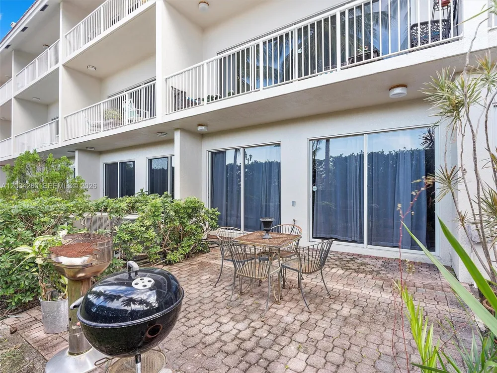 21399 Marina Cove Cir #M12 Aventura, FL 33180