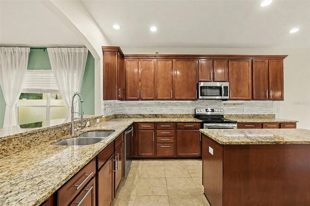7610 TANGLE BROOK BOULEVARD Gibsonton, FL 33534