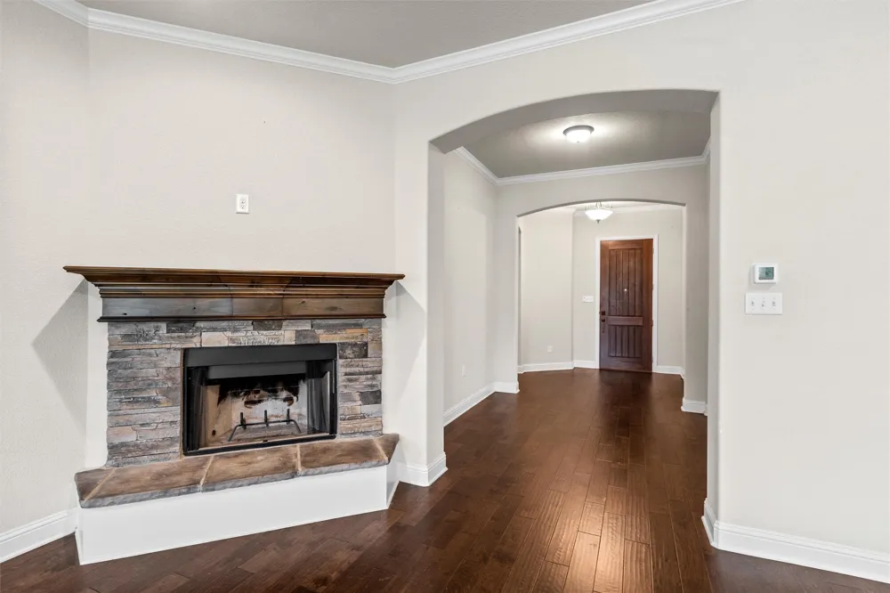 1093 Hesselridge Drive Hewitt, TX 76643