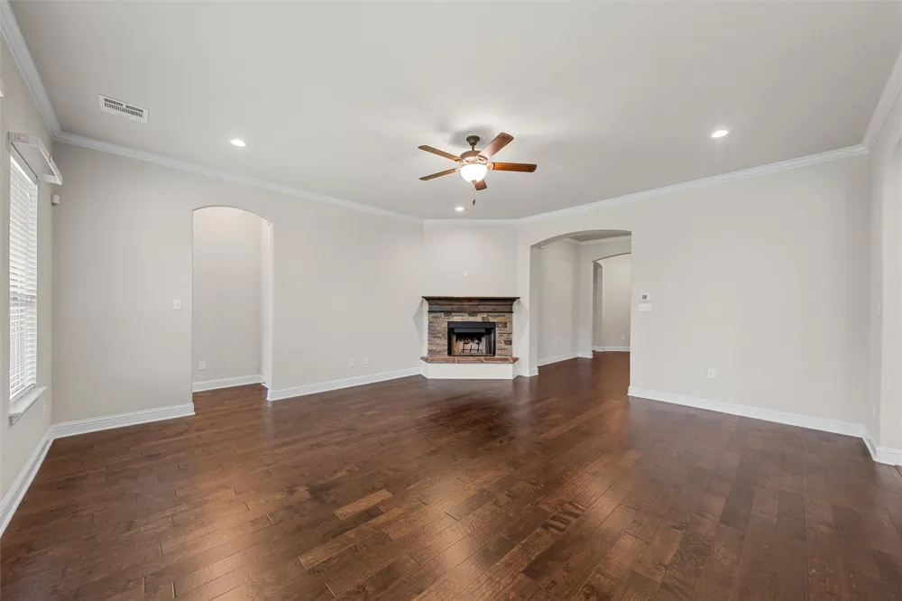 1093 Hesselridge Drive Hewitt, TX 76643