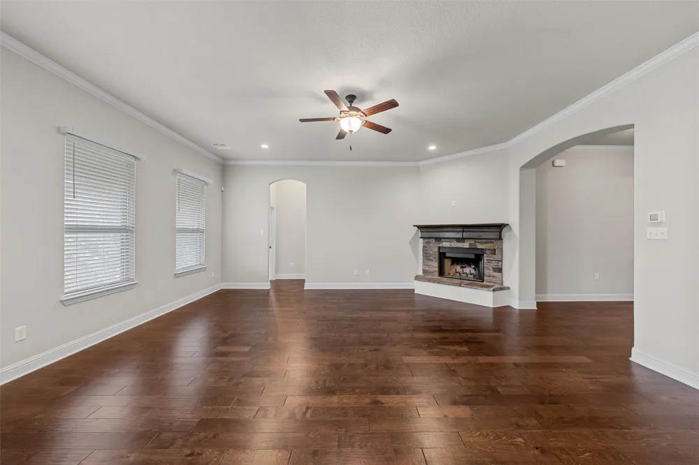 1093 Hesselridge Drive Hewitt, TX 76643