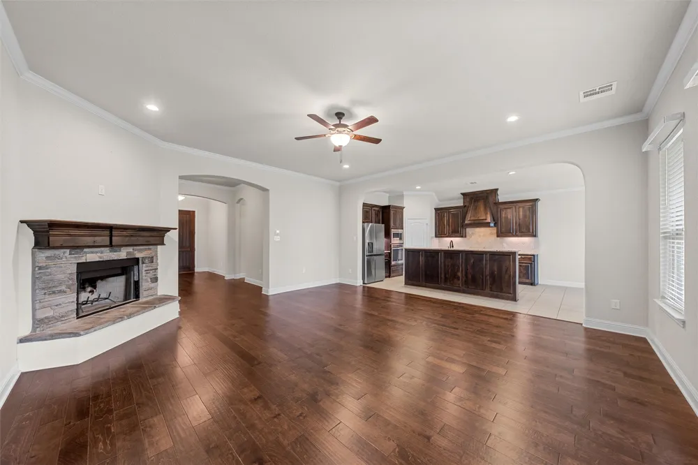 1093 Hesselridge Drive Hewitt, TX 76643