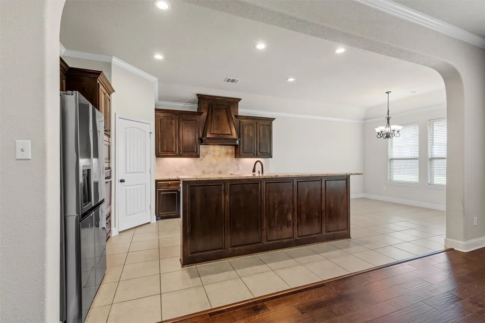 1093 Hesselridge Drive Hewitt, TX 76643
