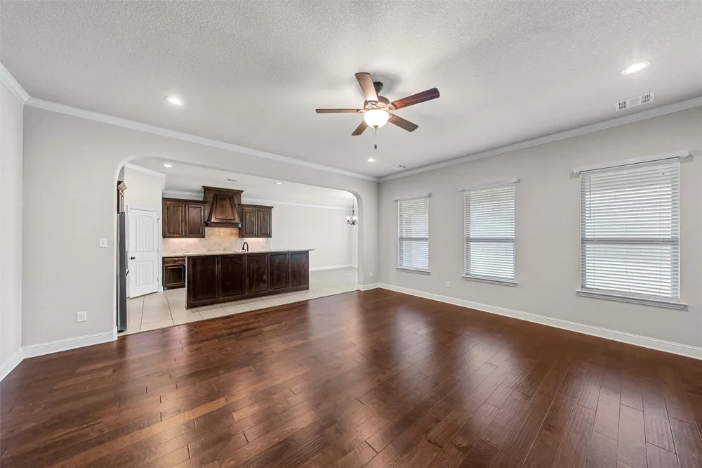 1093 Hesselridge Drive Hewitt, TX 76643