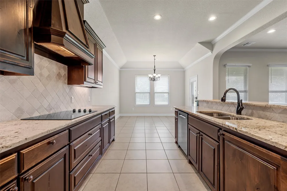 1093 Hesselridge Drive Hewitt, TX 76643