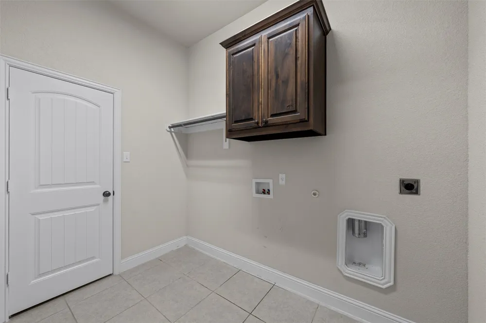 1093 Hesselridge Drive Hewitt, TX 76643