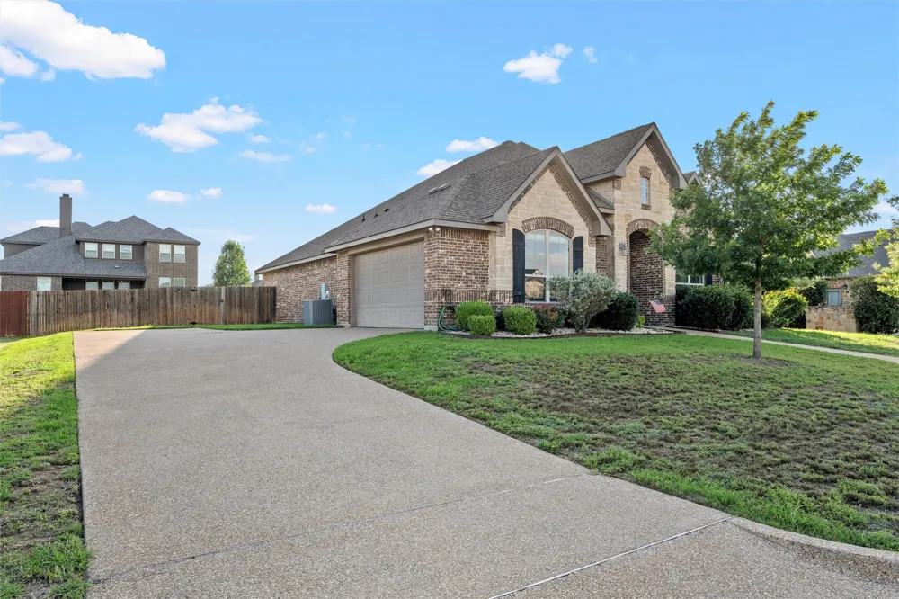 1093 Hesselridge Drive Hewitt, TX 76643