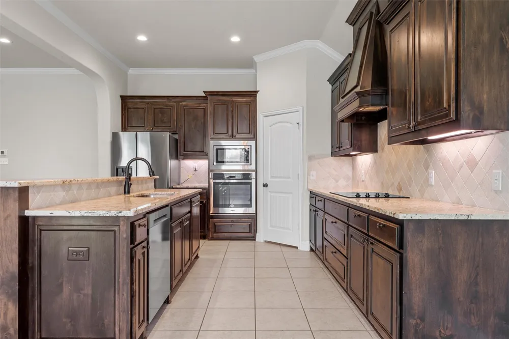 1093 Hesselridge Drive Hewitt, TX 76643