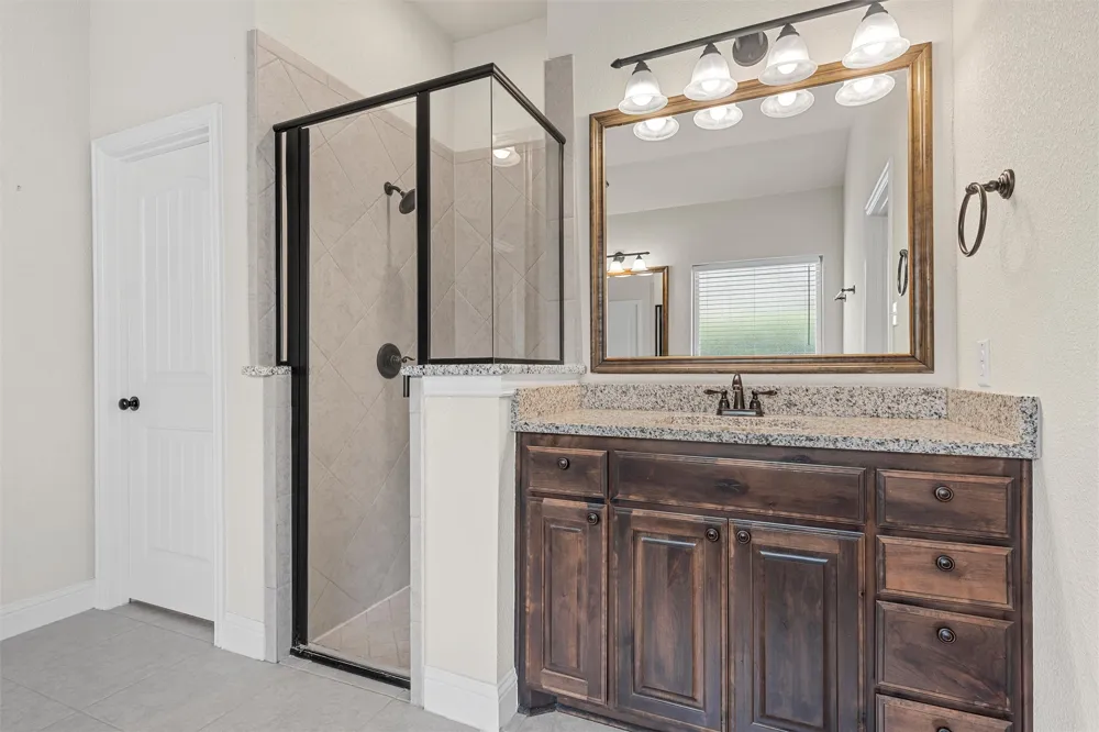 1093 Hesselridge Drive Hewitt, TX 76643