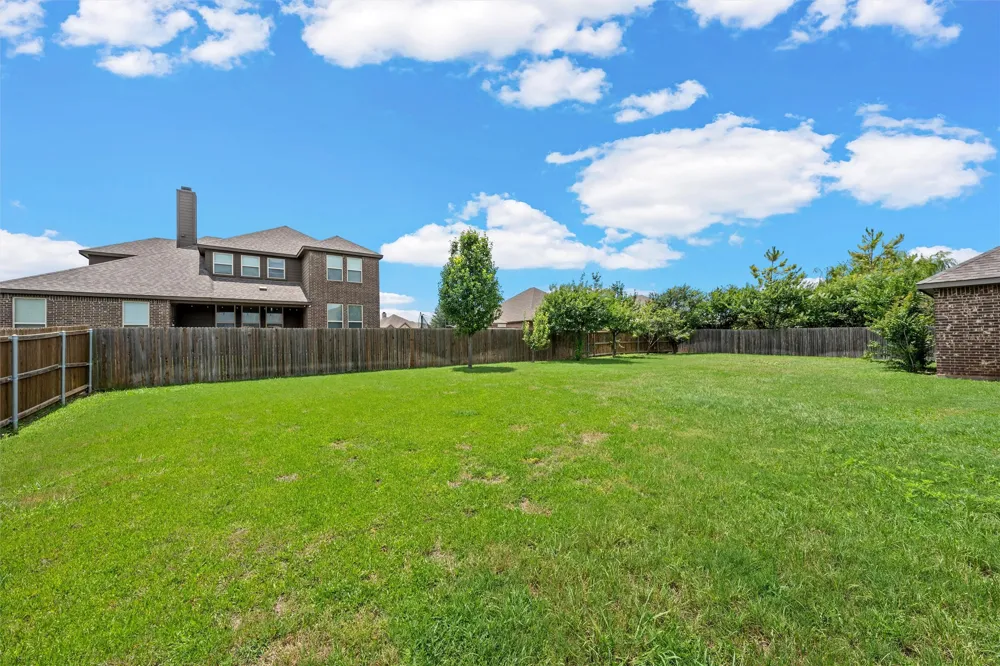1093 Hesselridge Drive Hewitt, TX 76643