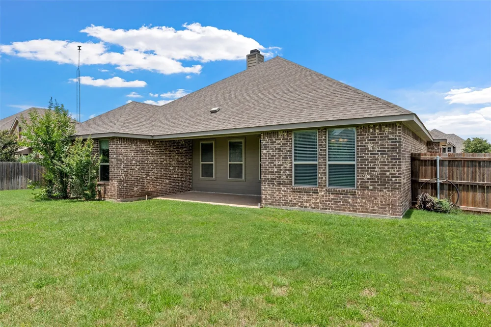 1093 Hesselridge Drive Hewitt, TX 76643