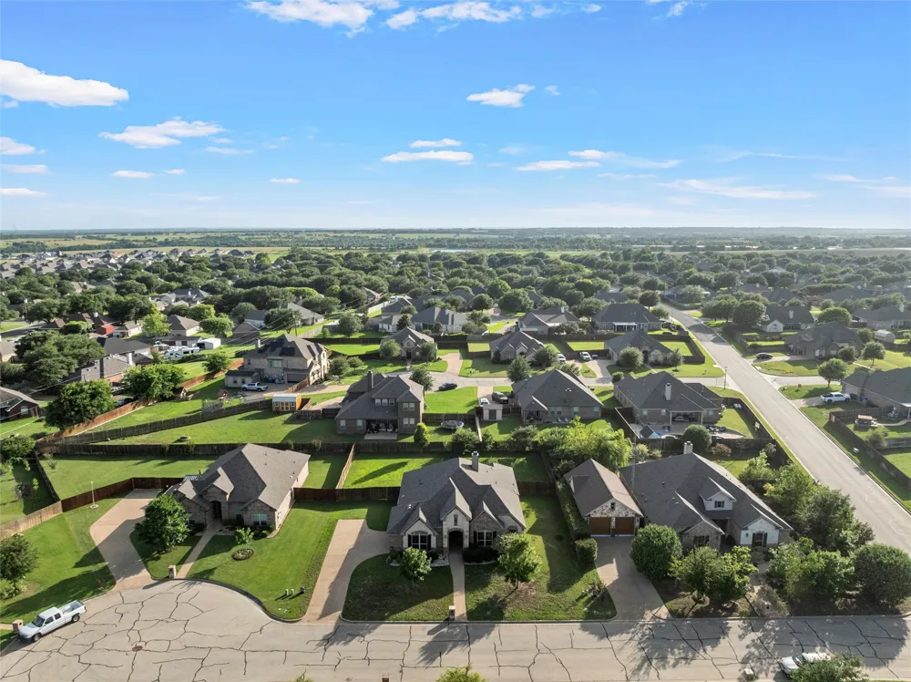 1093 Hesselridge Drive Hewitt, TX 76643