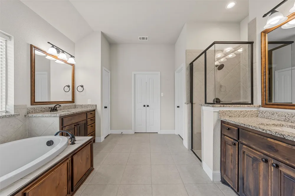1093 Hesselridge Drive Hewitt, TX 76643