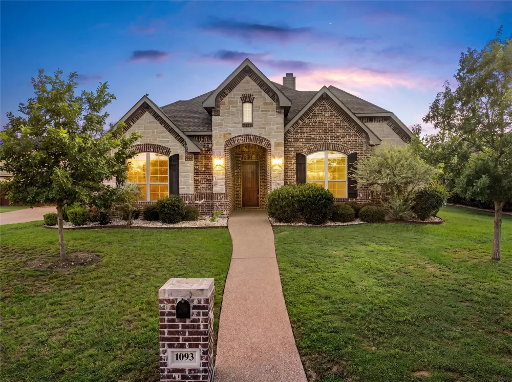 1093 Hesselridge Drive Hewitt, TX 76643