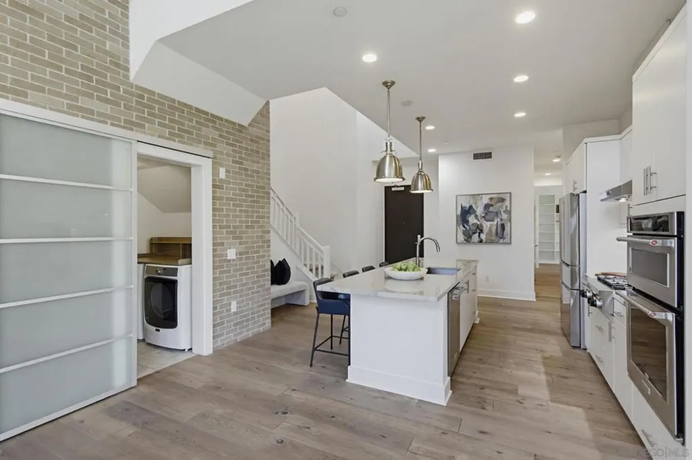 8442 Distinctive Dr. San Diego, CA 92108