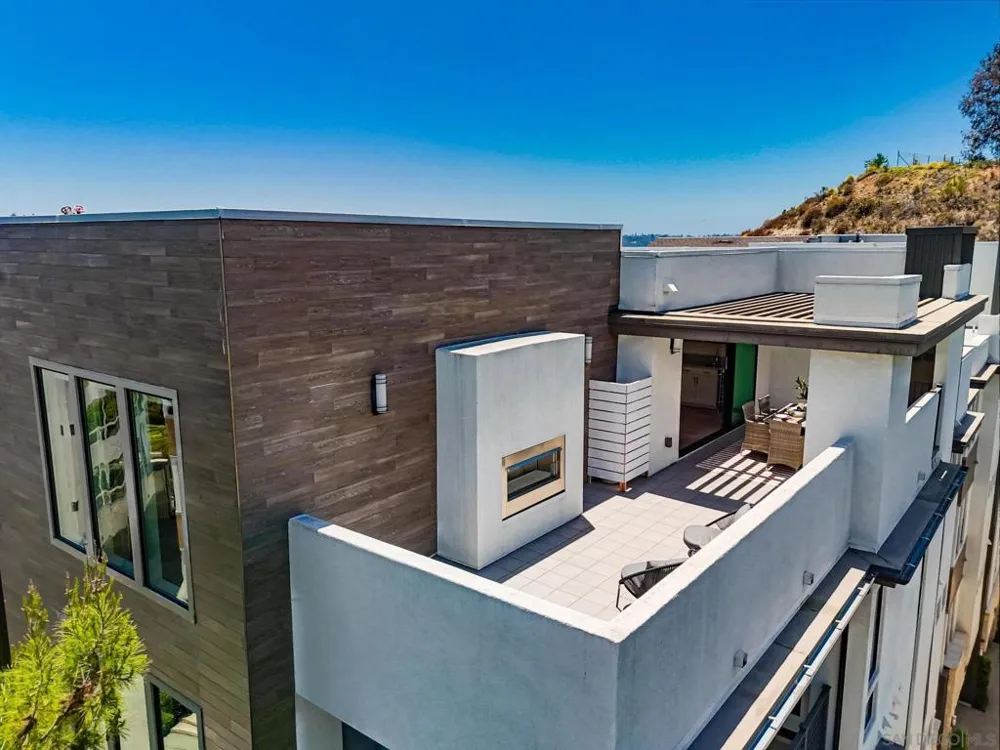 8442 Distinctive Dr. San Diego, CA 92108