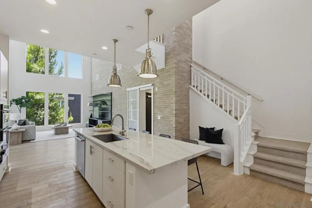 8442 Distinctive Dr. San Diego, CA 92108