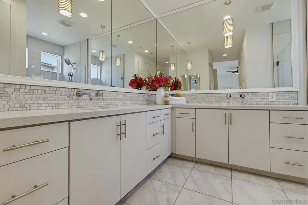 8442 Distinctive Dr. San Diego, CA 92108