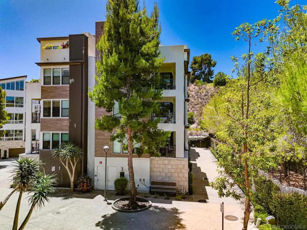 8442 Distinctive Dr. San Diego, CA 92108