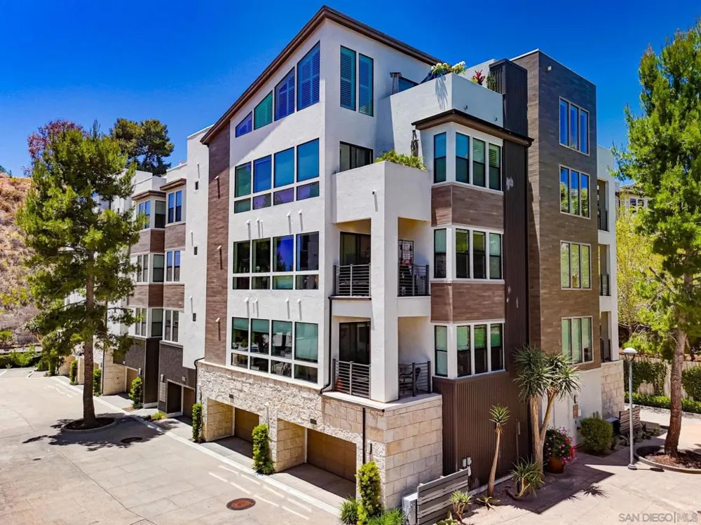 8442 Distinctive Dr. San Diego, CA 92108
