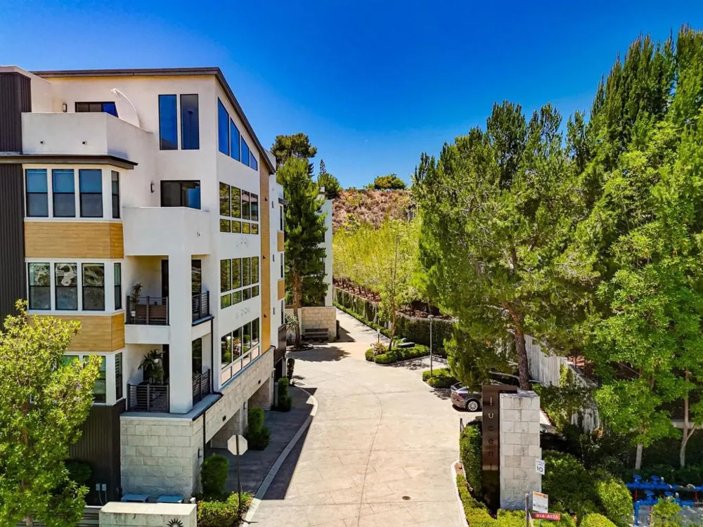 8442 Distinctive Dr. San Diego, CA 92108