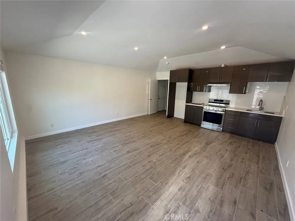 7572 Delia Avenue Sun Valley, CA 91352
