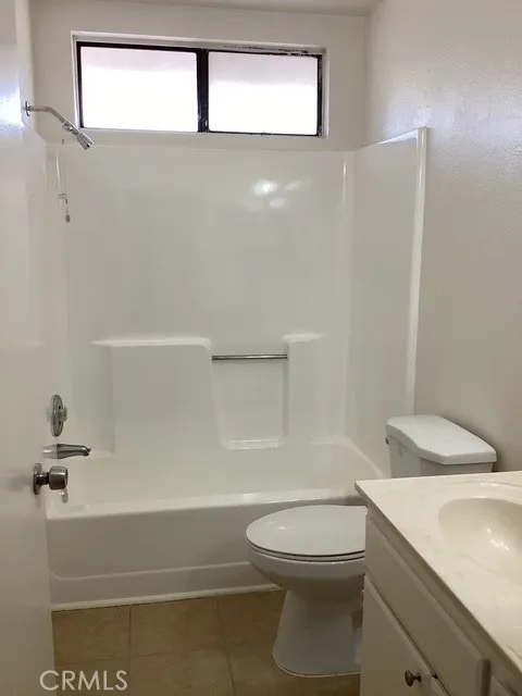 43942 18th Street E #3 Lancaster, CA 93535